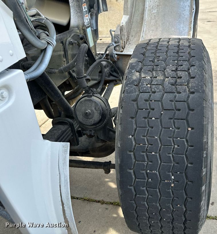 image for item MQ9323 2005 Peterbilt 357  ready mix truck