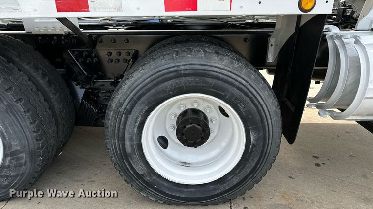 image for item MQ9323 2005 Peterbilt 357  ready mix truck