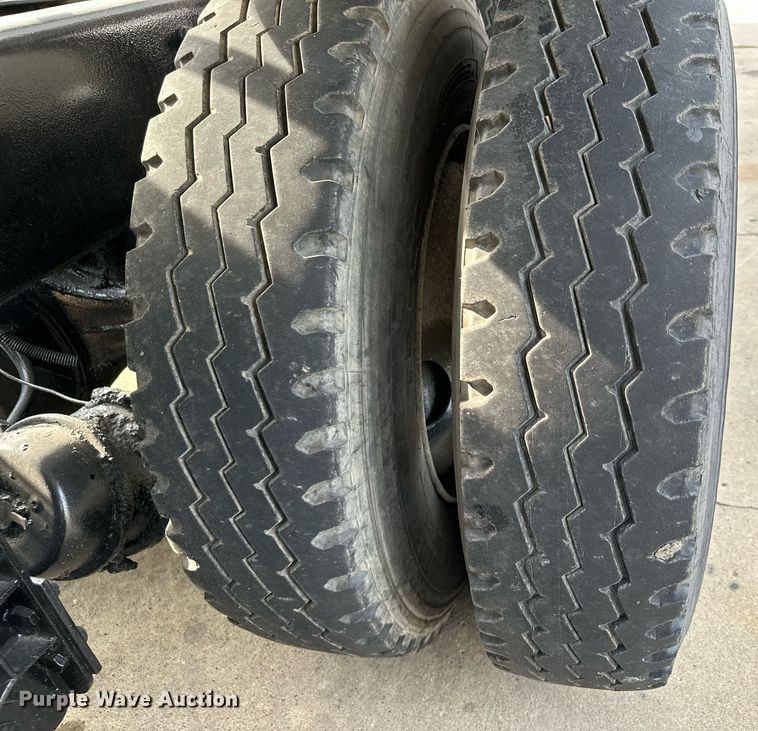 image for item MQ9323 2005 Peterbilt 357  ready mix truck