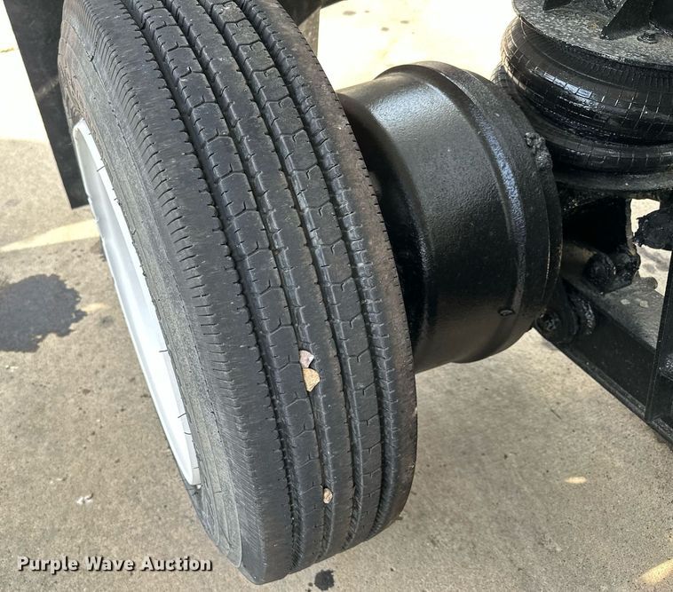 image for item MQ9323 2005 Peterbilt 357  ready mix truck