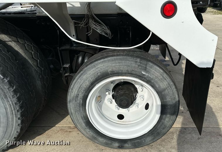 image for item MQ9323 2005 Peterbilt 357  ready mix truck