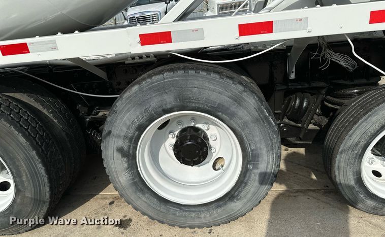 image for item MQ9323 2005 Peterbilt 357  ready mix truck