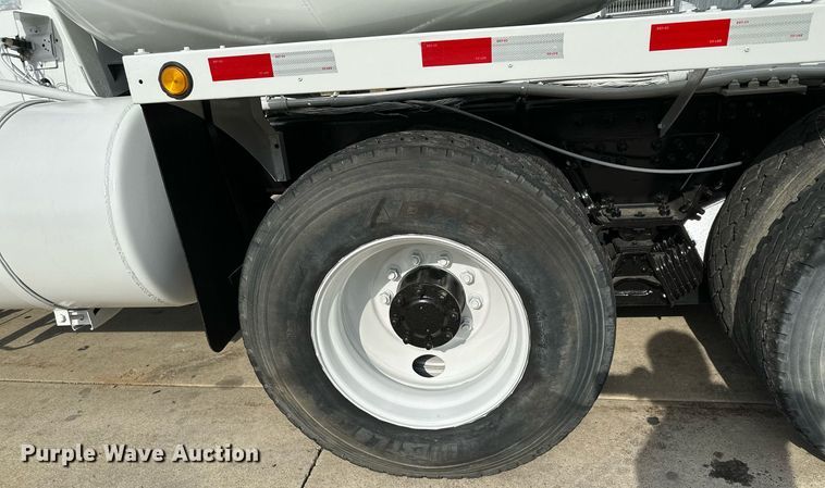 image for item MQ9323 2005 Peterbilt 357  ready mix truck