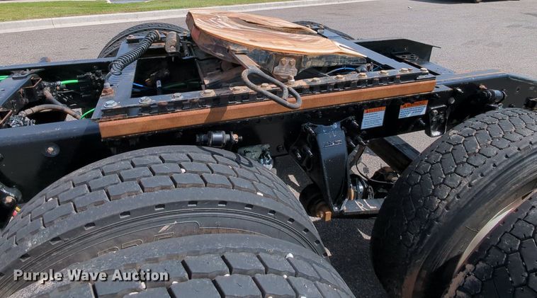 image for item MY9863 2014 Freightliner Cascadia  semi truck