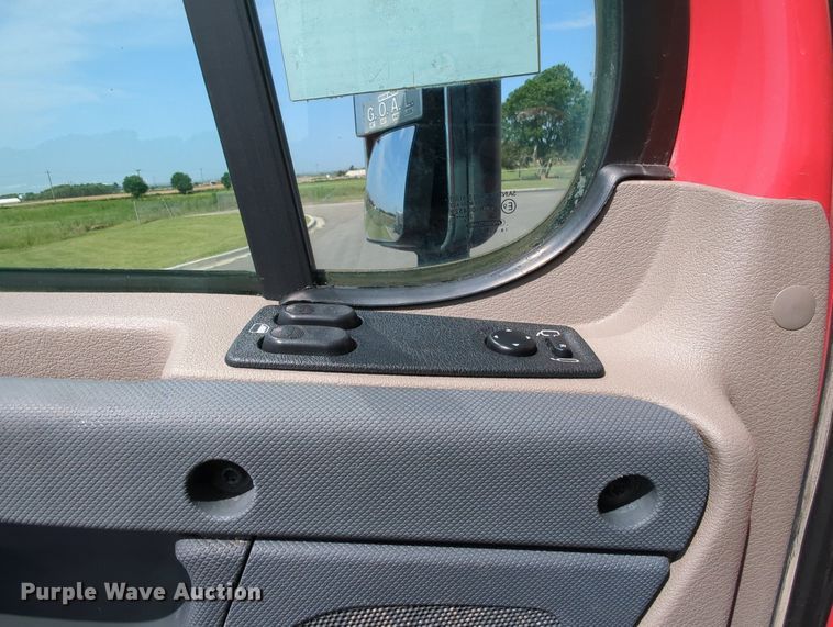 image for item MY9863 2014 Freightliner Cascadia  semi truck