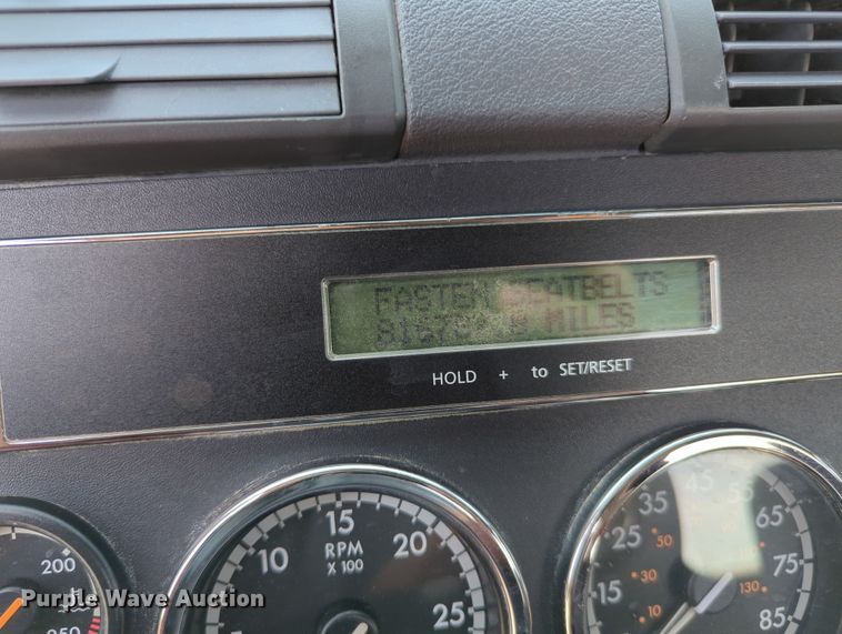 image for item MY9863 2014 Freightliner Cascadia  semi truck