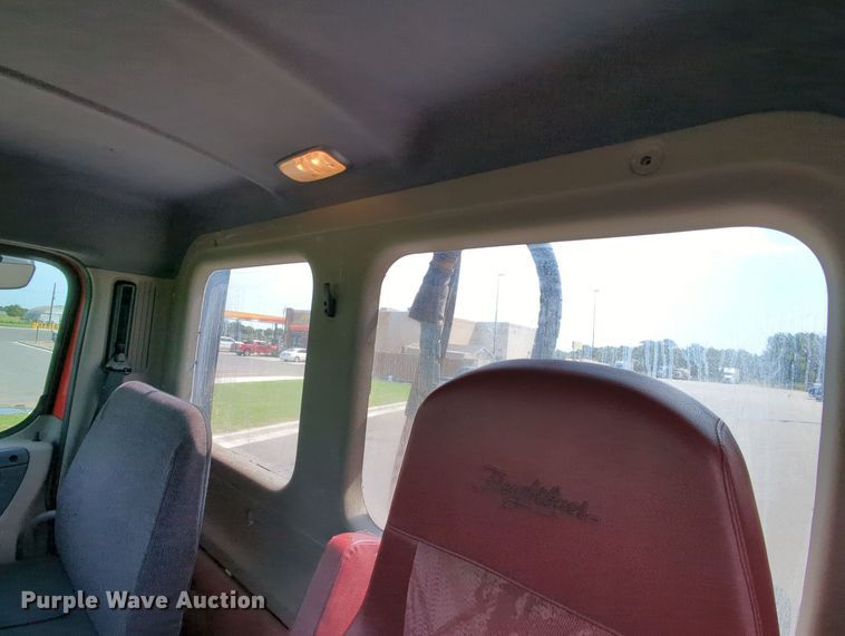 image for item MY9863 2014 Freightliner Cascadia  semi truck