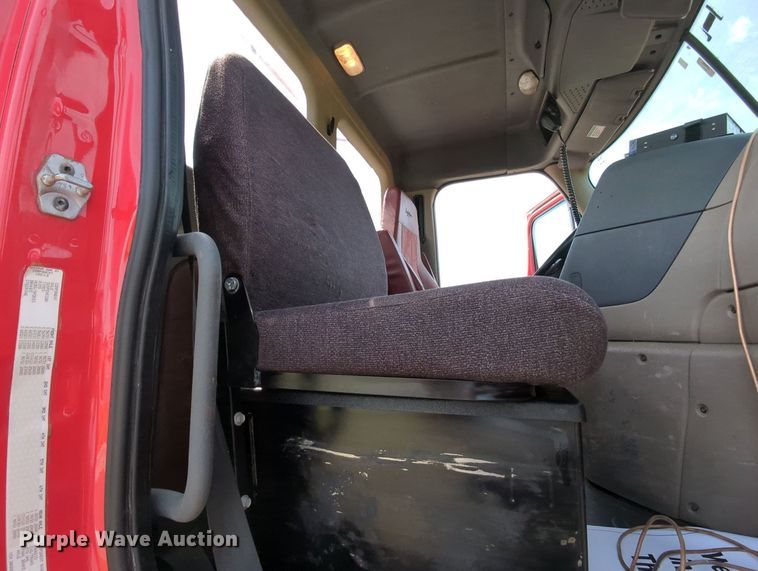 image for item MY9863 2014 Freightliner Cascadia  semi truck