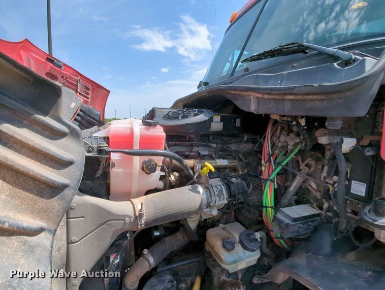 image for item MY9863 2014 Freightliner Cascadia  semi truck