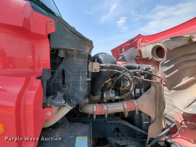 image for item MY9863 2014 Freightliner Cascadia  semi truck