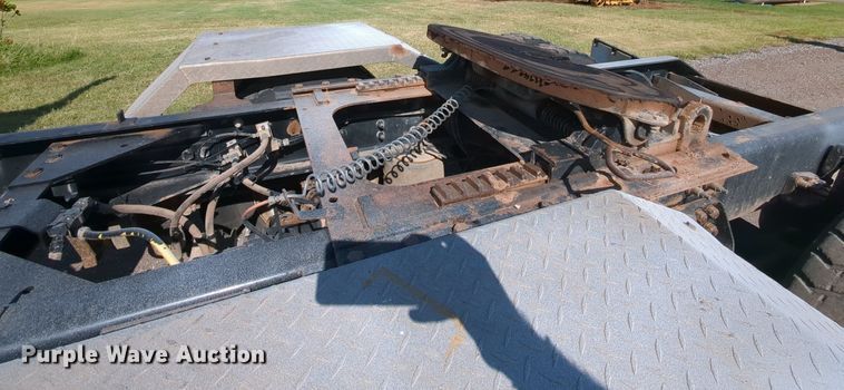 image for item MY9898 2011 Kenworth T800  semi truck