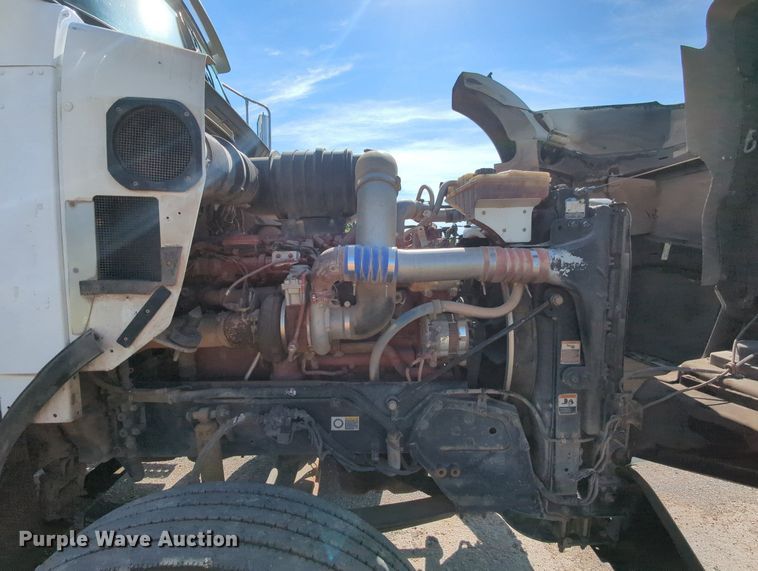 image for item MY9898 2011 Kenworth T800  semi truck