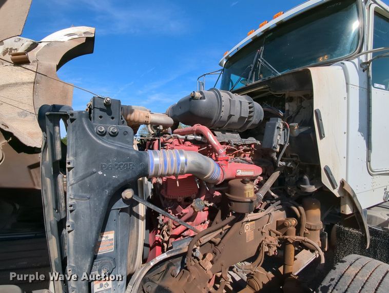 image for item MY9898 2011 Kenworth T800  semi truck