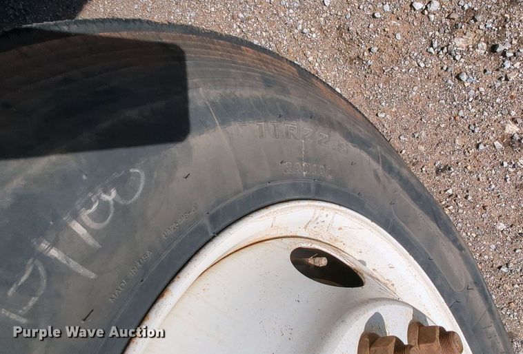 image for item MY9898 2011 Kenworth T800  semi truck