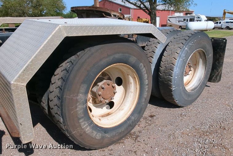 image for item MY9898 2011 Kenworth T800  semi truck