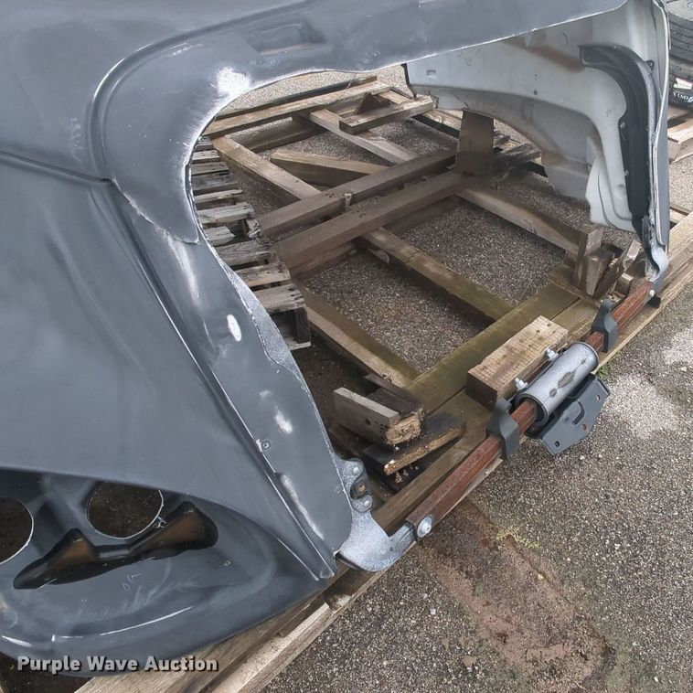 image for item MY9910 Truck hood