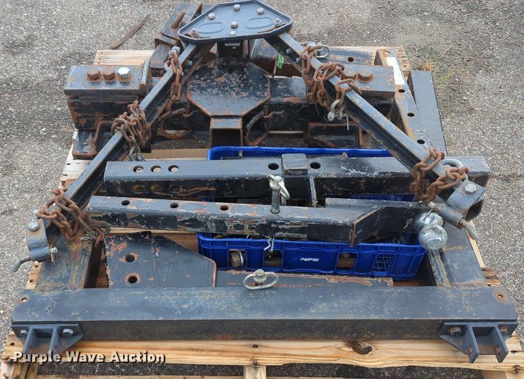 image for item MY9914 Tow hitch adapter