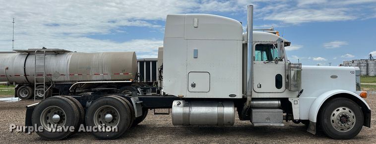 image for item NE9051 2000 Peterbilt 379  semi truck
