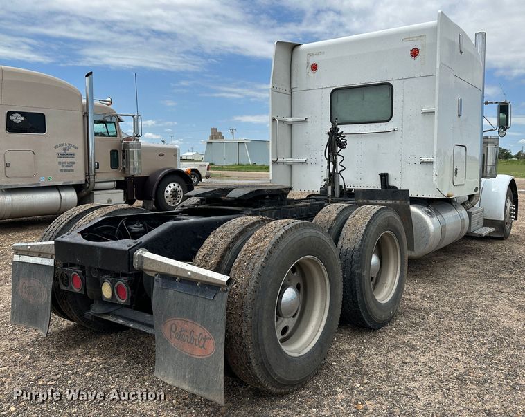image for item NE9051 2000 Peterbilt 379  semi truck