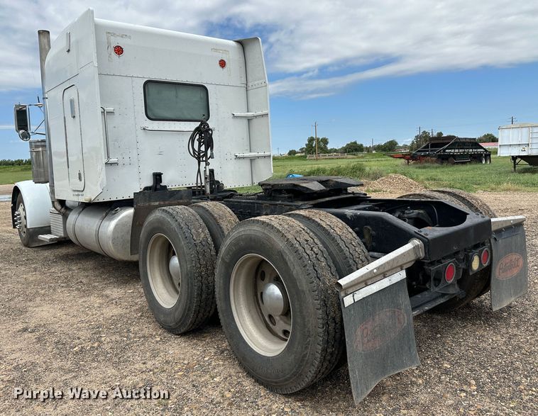 image for item NE9051 2000 Peterbilt 379  semi truck