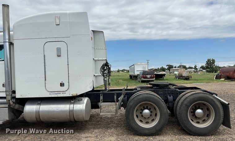 image for item NE9051 2000 Peterbilt 379  semi truck