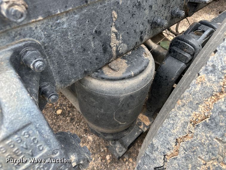 image for item NE9051 2000 Peterbilt 379  semi truck