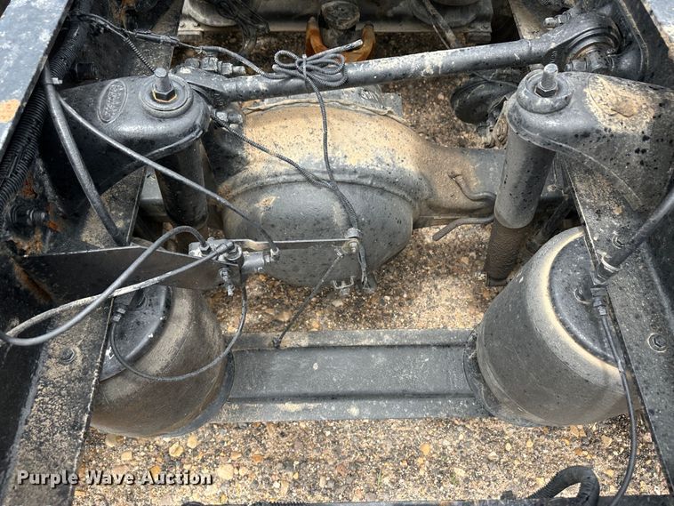 image for item NE9051 2000 Peterbilt 379  semi truck