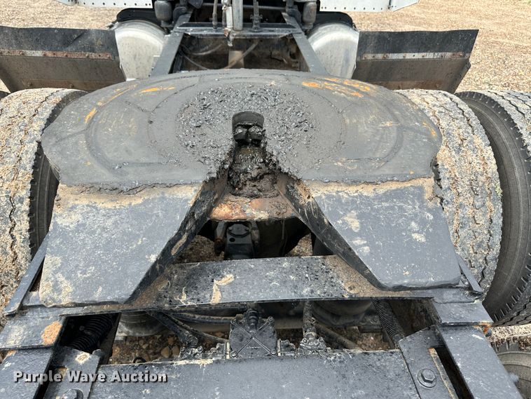 image for item NE9051 2000 Peterbilt 379  semi truck