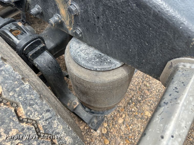 image for item NE9051 2000 Peterbilt 379  semi truck