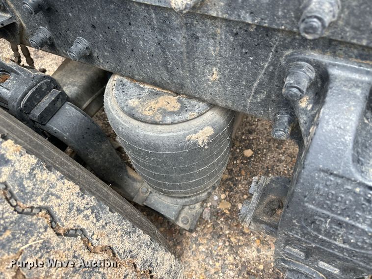 image for item NE9051 2000 Peterbilt 379  semi truck