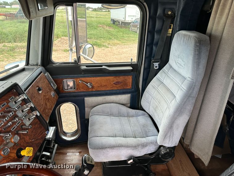 image for item NE9051 2000 Peterbilt 379  semi truck