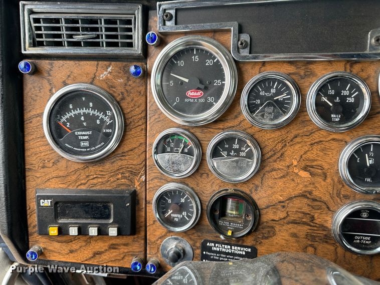 image for item NE9051 2000 Peterbilt 379  semi truck