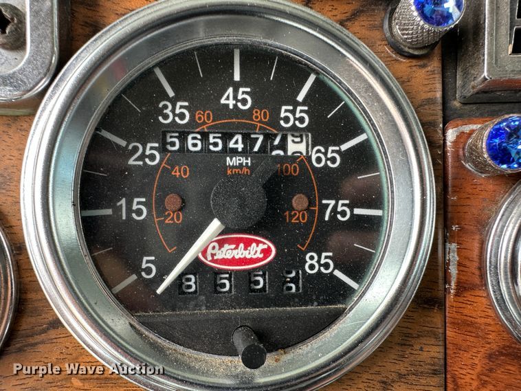 image for item NE9051 2000 Peterbilt 379  semi truck