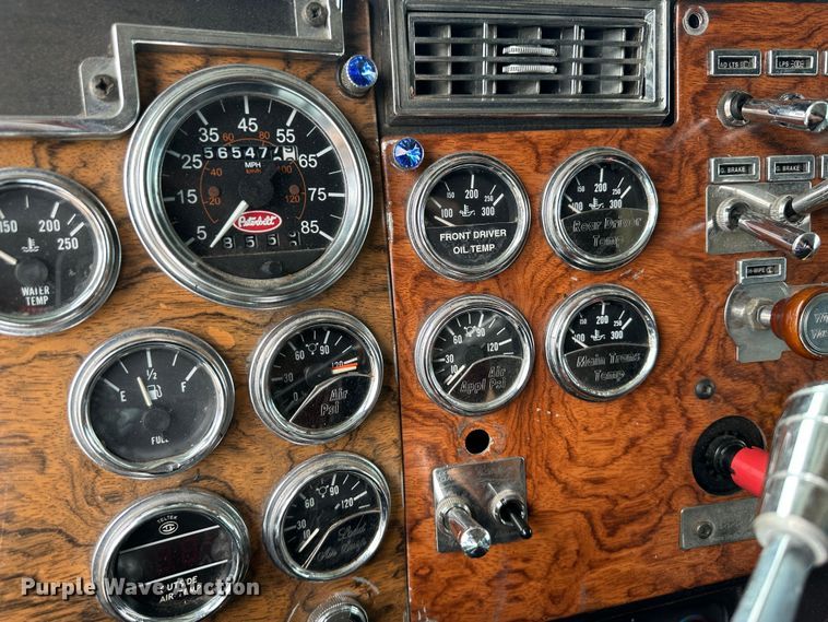 image for item NE9051 2000 Peterbilt 379  semi truck