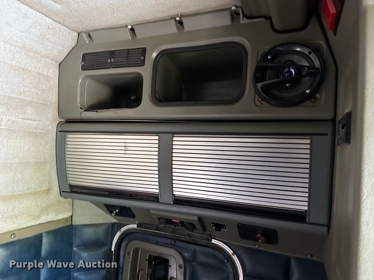 image for item NE9051 2000 Peterbilt 379  semi truck