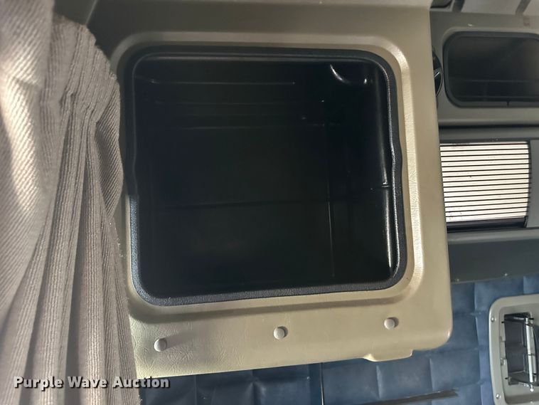 image for item NE9051 2000 Peterbilt 379  semi truck