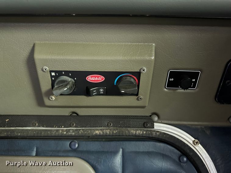 image for item NE9051 2000 Peterbilt 379  semi truck