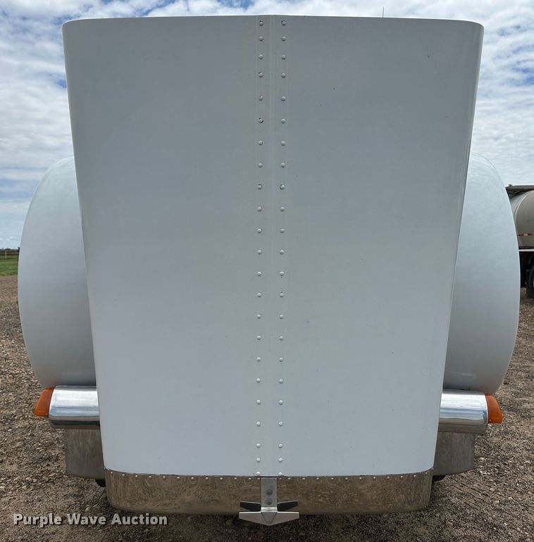 image for item NE9051 2000 Peterbilt 379  semi truck