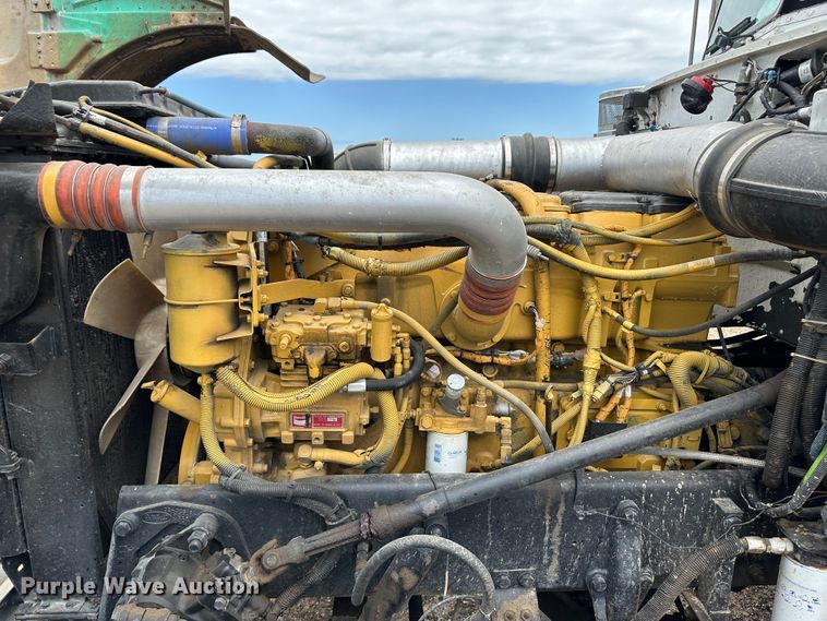 image for item NE9051 2000 Peterbilt 379  semi truck