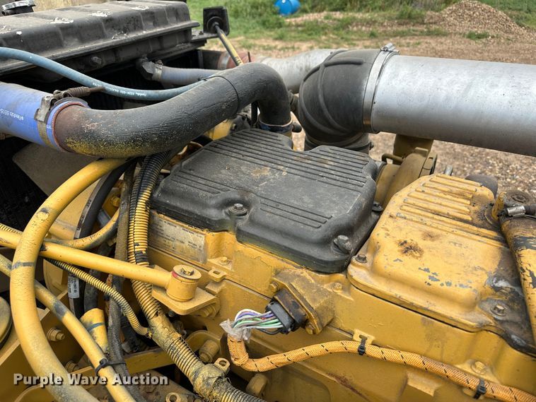 image for item NE9051 2000 Peterbilt 379  semi truck