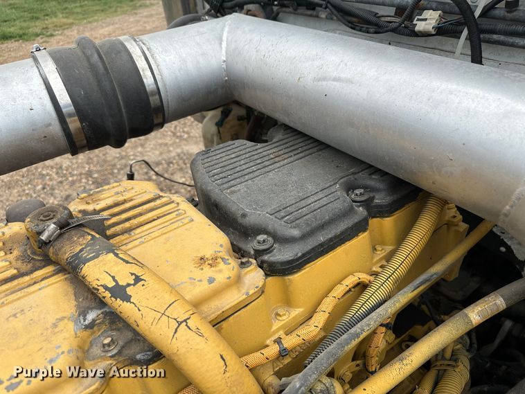 image for item NE9051 2000 Peterbilt 379  semi truck