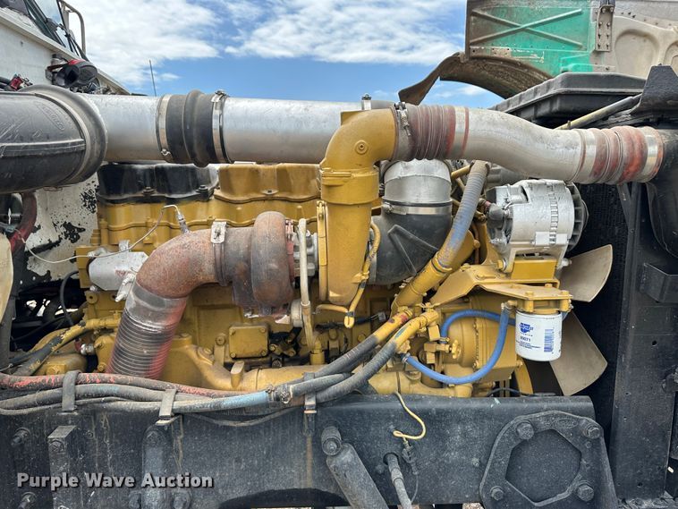 image for item NE9051 2000 Peterbilt 379  semi truck