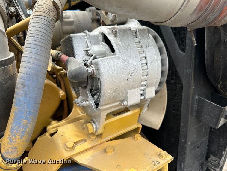 image for item NE9051 2000 Peterbilt 379  semi truck