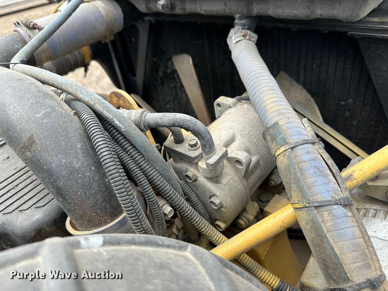 image for item NE9051 2000 Peterbilt 379  semi truck