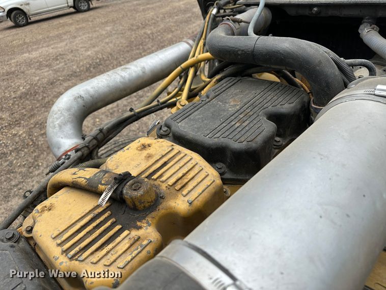 image for item NE9051 2000 Peterbilt 379  semi truck