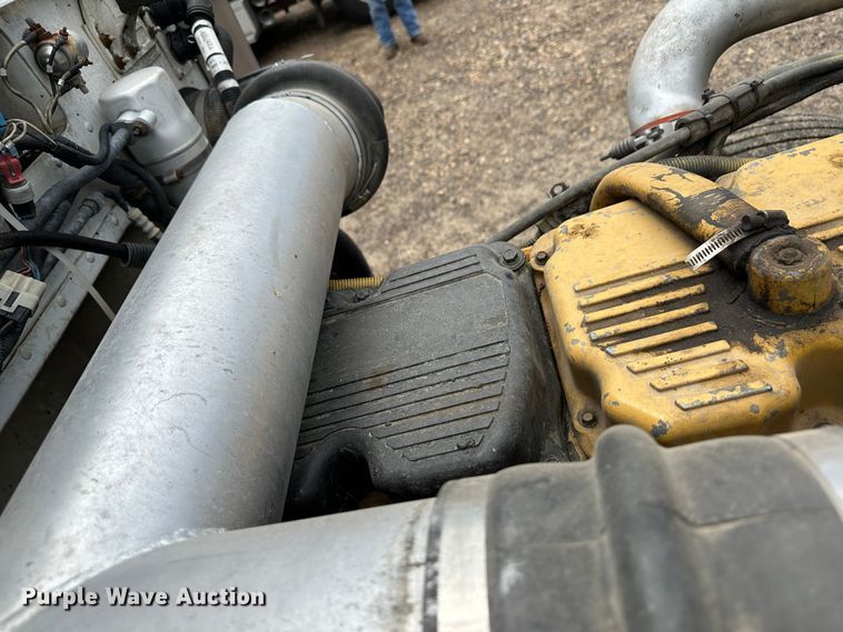 image for item NE9051 2000 Peterbilt 379  semi truck