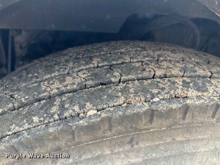 image for item NE9051 2000 Peterbilt 379  semi truck