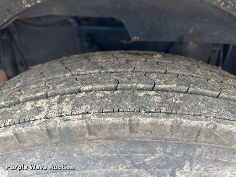 image for item NE9051 2000 Peterbilt 379  semi truck