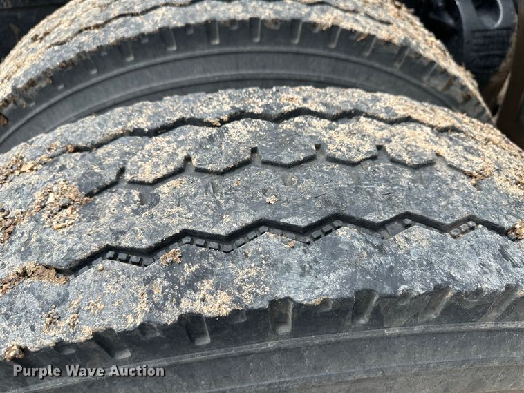 image for item NE9051 2000 Peterbilt 379  semi truck