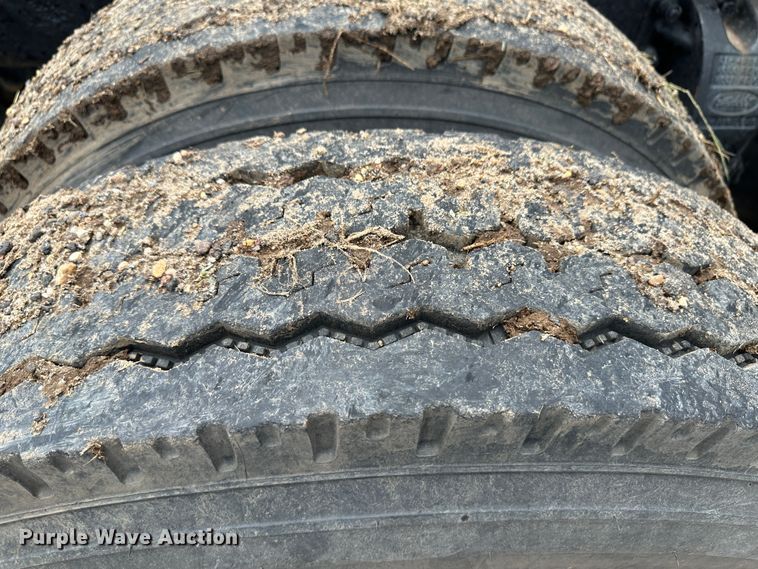 image for item NE9051 2000 Peterbilt 379  semi truck